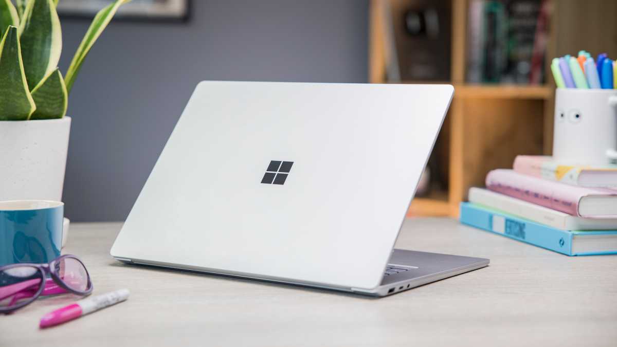Microsoft Surface Laptop 5 - atrás