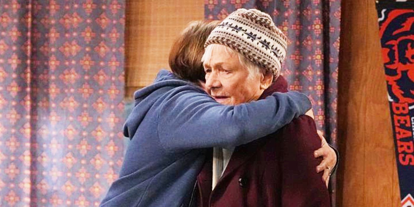 Jackie de Laurie Metcalf y Bev de Estelle Parsons se abrazan en The Conners Temporada 5 Episodio 13