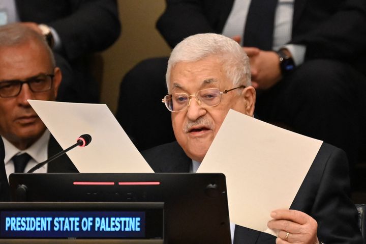 El presidente palestino Mahmoud Abbas habla durante la primera conmemoración del 75 aniversario de la Nakba en la sede de las Naciones Unidas en Nueva York el 15 de mayo de 2023.