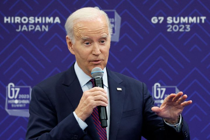 El presidente Joe Biden habla durante una conferencia de prensa posterior a la Cumbre de Líderes del G7 en Hiroshima el 21 de mayo de 2023.