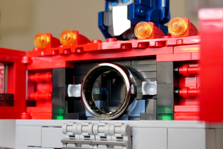 El Oura Ring descansando sobre unos Lego.