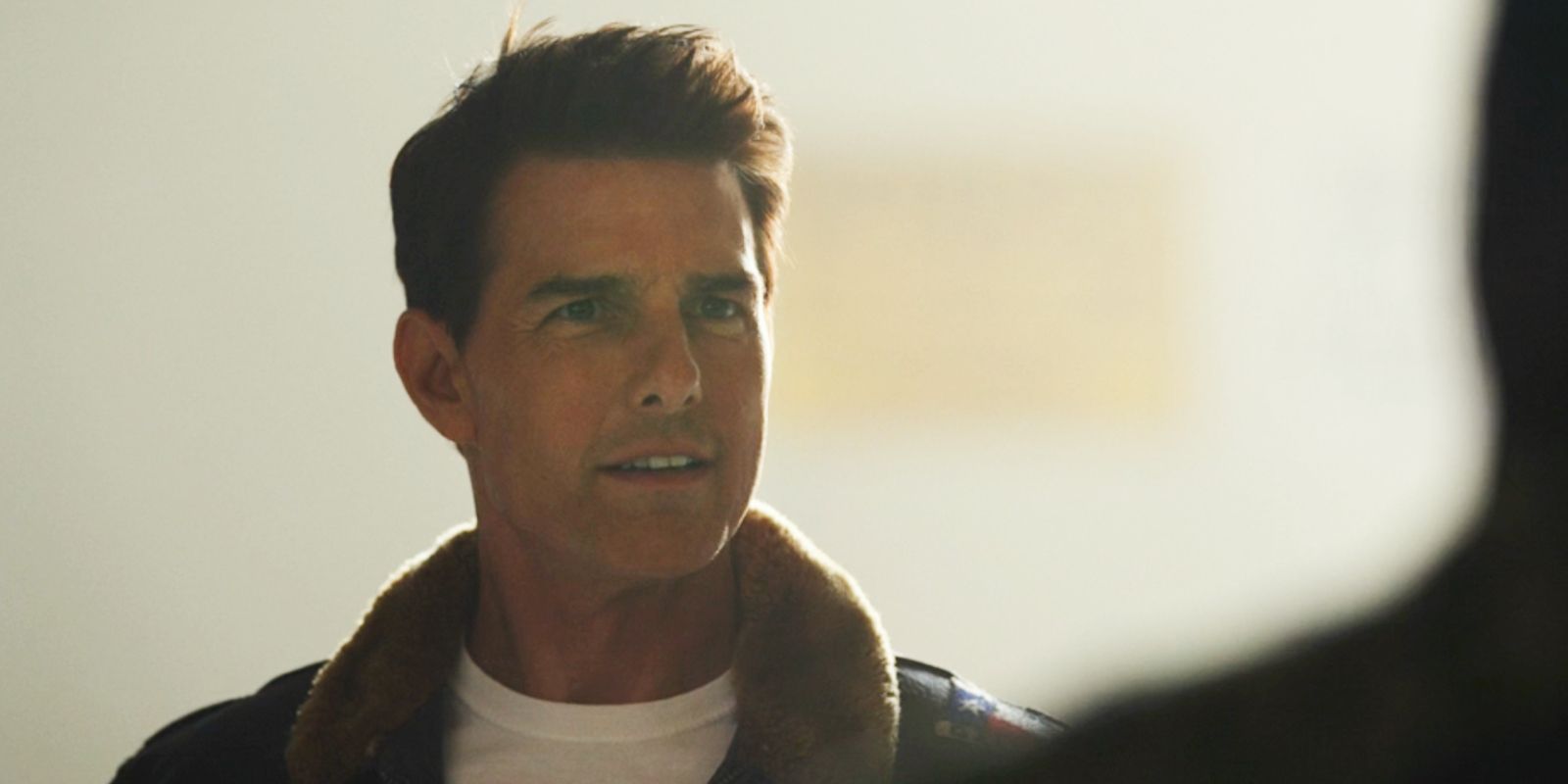 Tom Cruise sonriendo en Top Gun Maverick