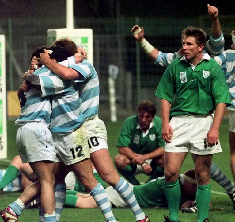 The Pumas and the great victory against Ireland to go to the quarterfinals in the 1999 World Cup in Wales. (Photo: AP)