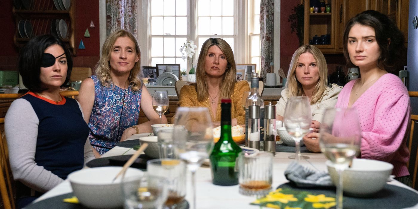 Cinco hermanas se sientan alrededor de la mesa en Bad Sisters.