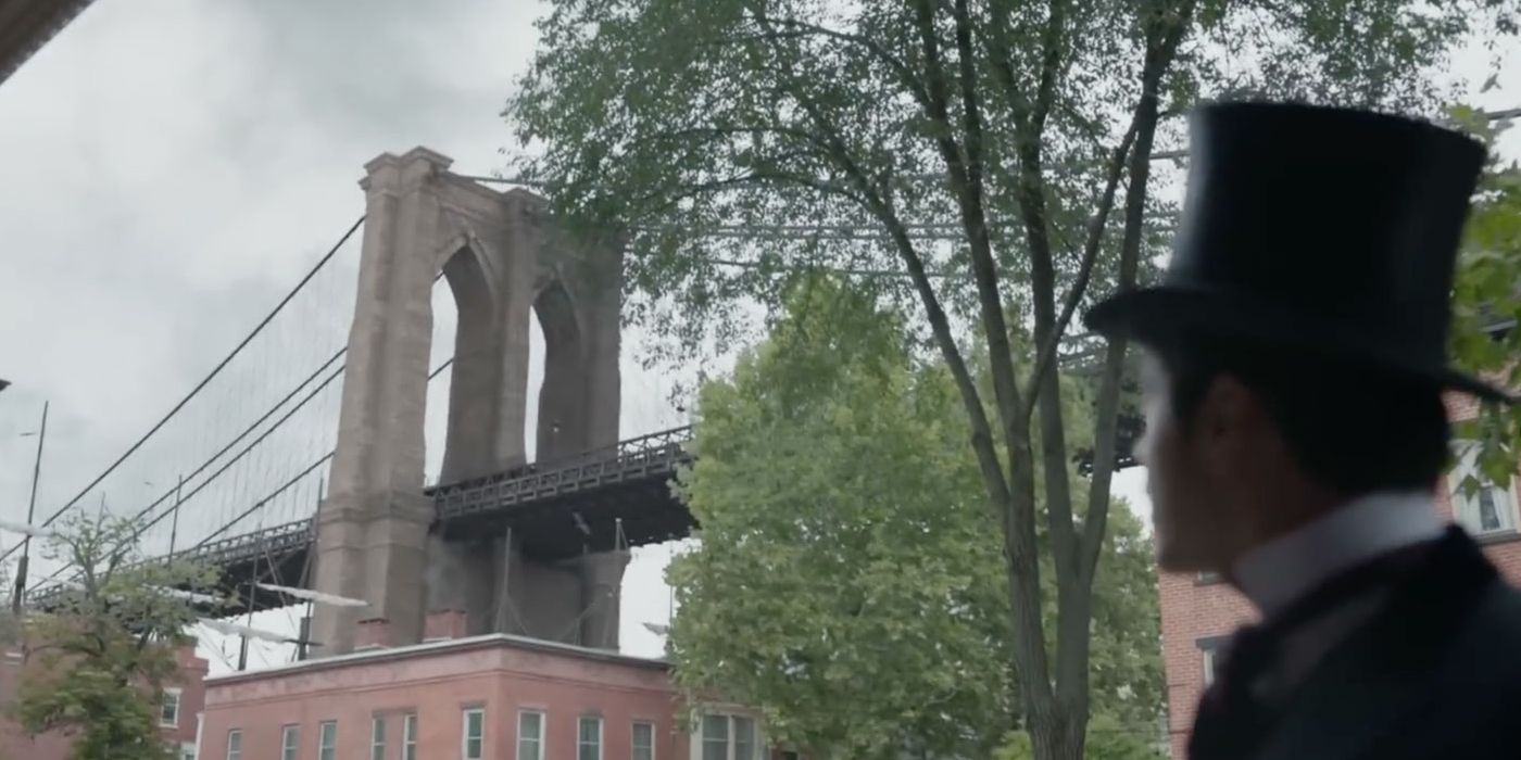 Larry Russell (Harry Richardson) mirando hacia el puente de Brooklyn en 'La edad dorada'