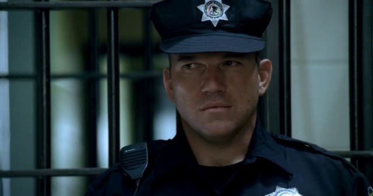 El oficial Brad Bellick en una escena de Prison Break
