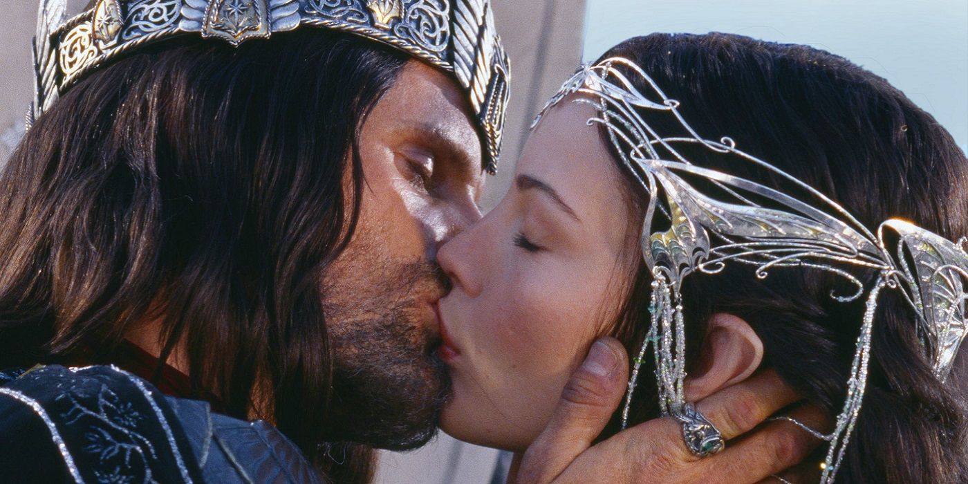 Arwen y Aragorn se besan en El Señor de los Anillos