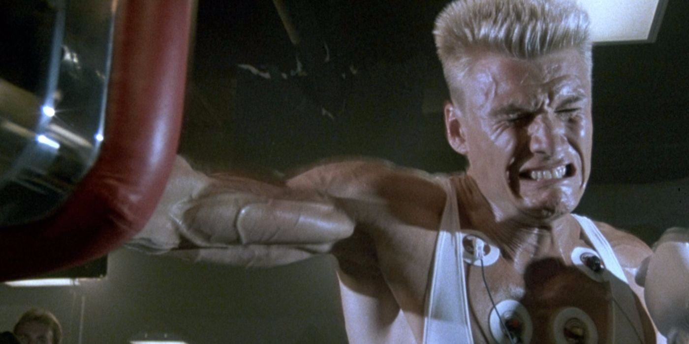 Dolph Lundgren golpeando como Ivan Drago.