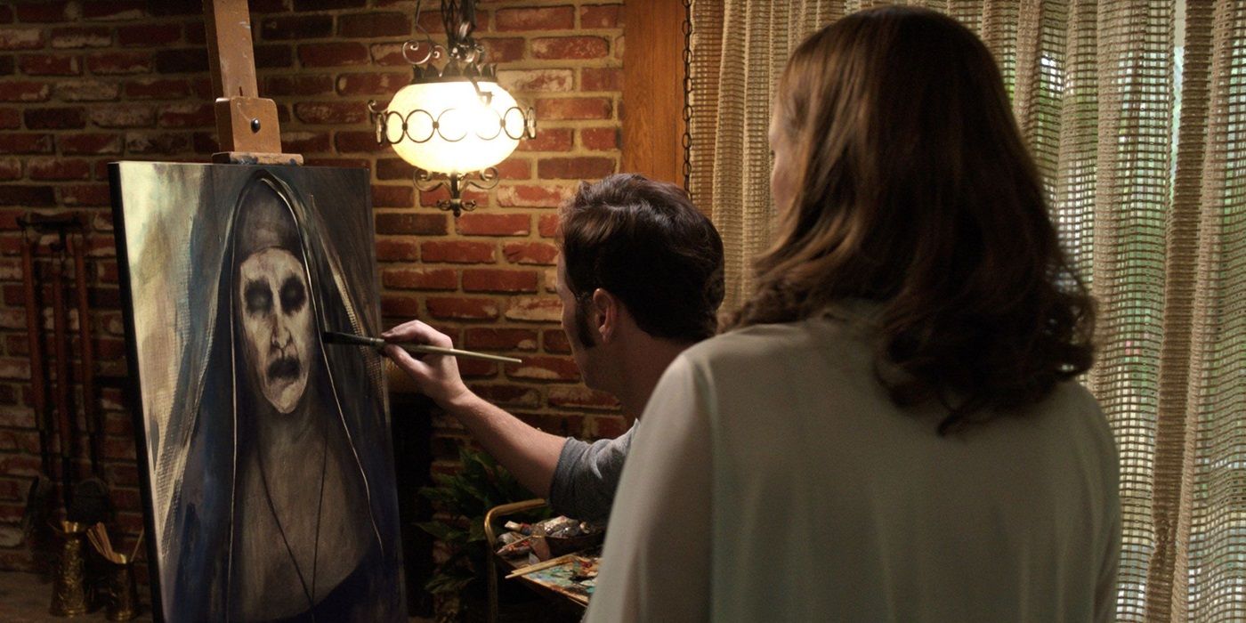 Patrick Wilson como Ed Warren pintando a la monja en El Conjuro 2.