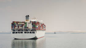 Los ataques en el Mar Rojo reducen a la mitad el comercio del Canal de Suez