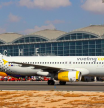 Un avión de Vueling en la pista del aeropuerto de Alicante-Elche-Miguel Hernández