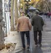 Jubilados paseando por el centro de Barcelona