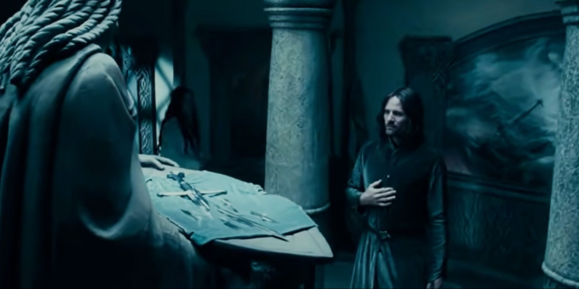 Aragorn con Narsil en El Señor de los Anillos: La Comunidad del Anillo