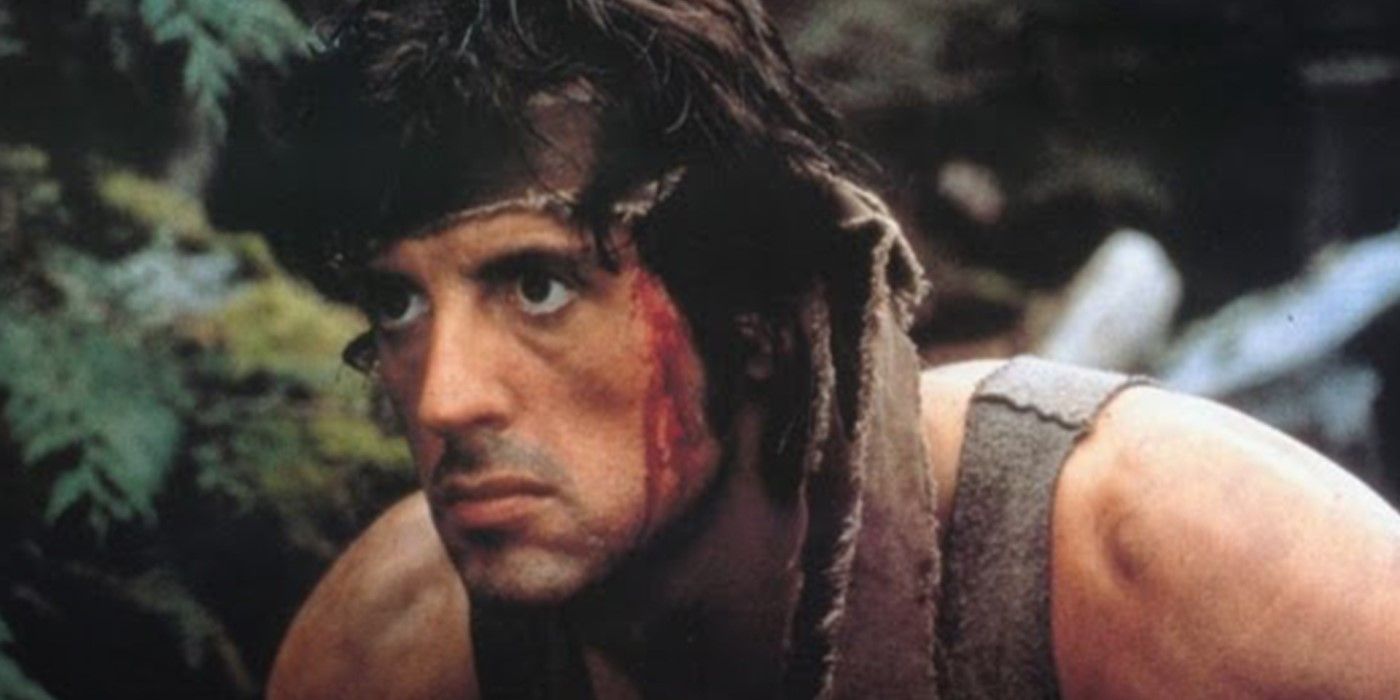 John Rambo (Sylvester Stallone) acecha a su presa en 'First Blood'