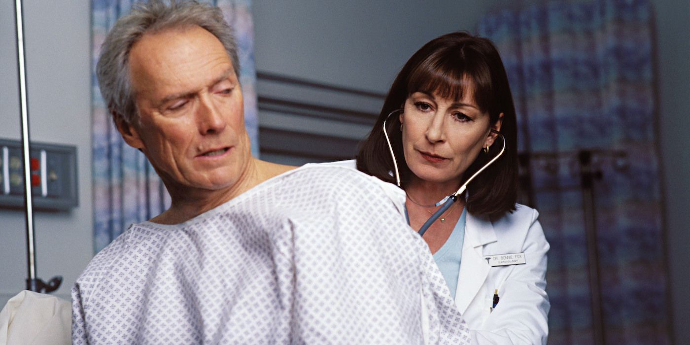 Clint Eastwood y Anjelica Huston en análisis de sangre