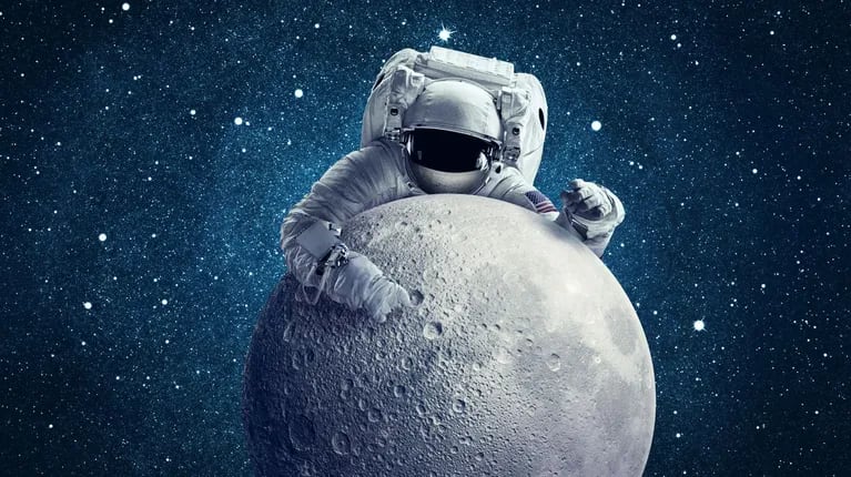 Previous research confirmed that the Moon contains deposits of water ice.  (Photo: Adobe Stock)