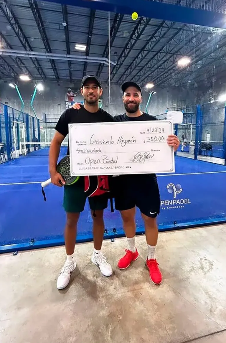 Gonzalo Higuain won $300 in a paddle tennis championship.  (Photos: Instagram/@gimenezsole10)
